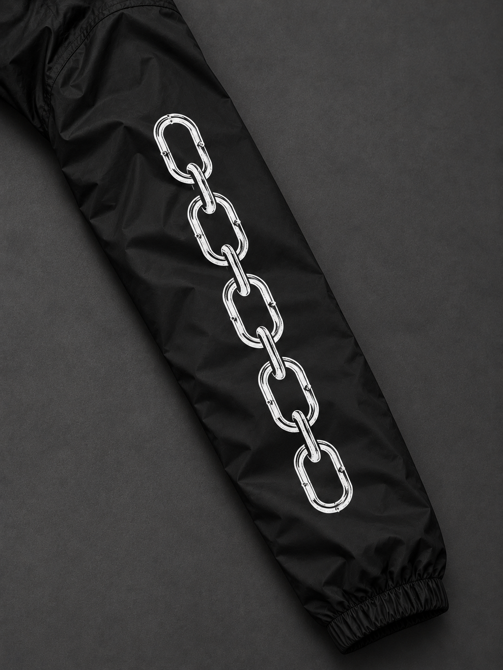 CHAIN BRKR sleeve close up